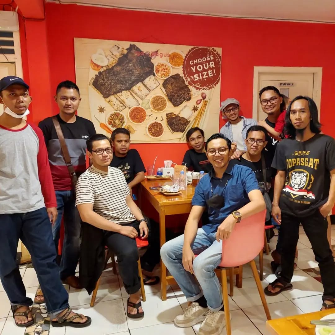 Dari kiri ke kanan: Novan Ali, Kusriyadi, Andi, Syafrul, Tandri, Andri Iskandar, Kholis, Heri, Irfan, Chen