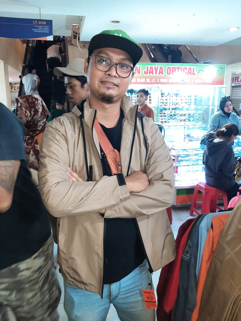 mazipan nyobain jaket krem