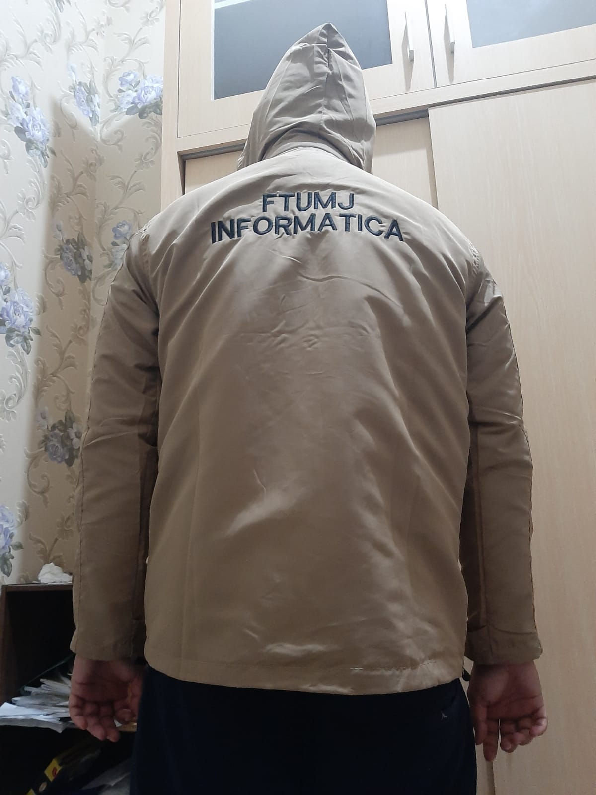 Penampakan jaket dari belakang