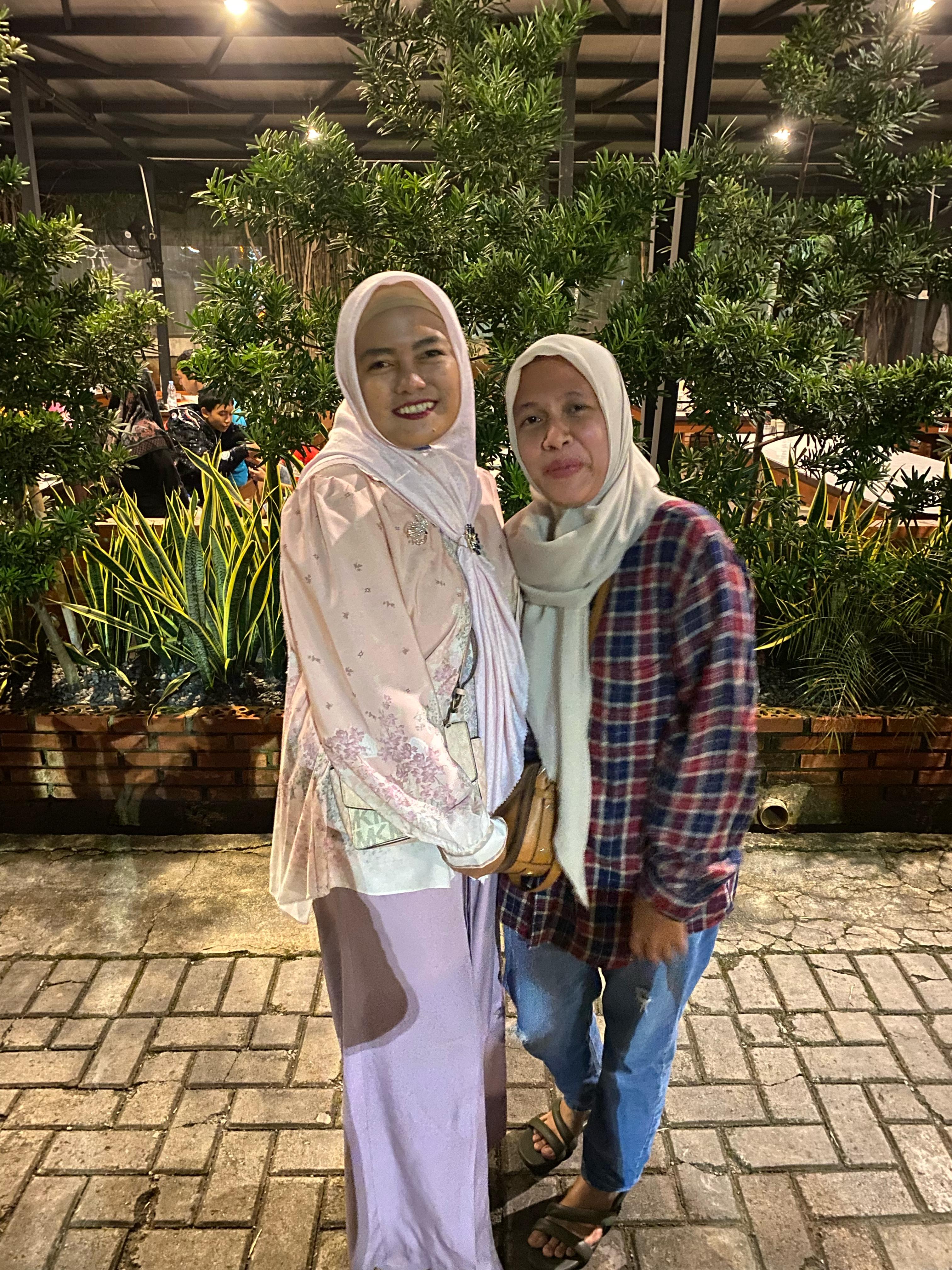 Istri Umar & Istri Irfan